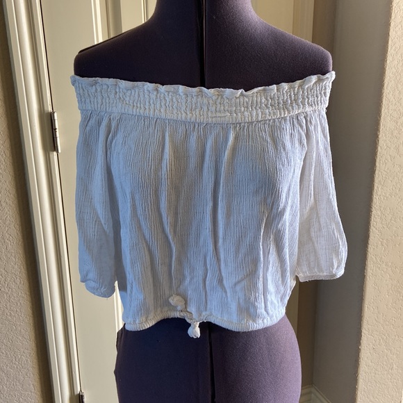 Cream-Colored Comfy Crop Top - Picture 2 of 6